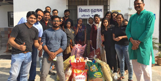 Les employés de Nuance Pune livrent 450 kg de céréales à la maison de retraite de Kinvara Les employés de Nuance Pune livrent 450 kg de céréales à la maison de retraite de Kinvara